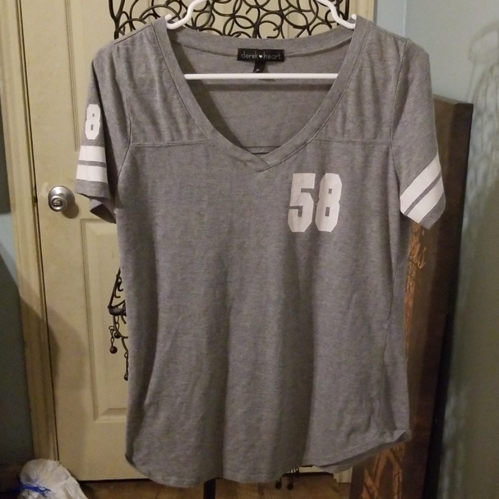 Very cute baseball style T-shirt super soft size m